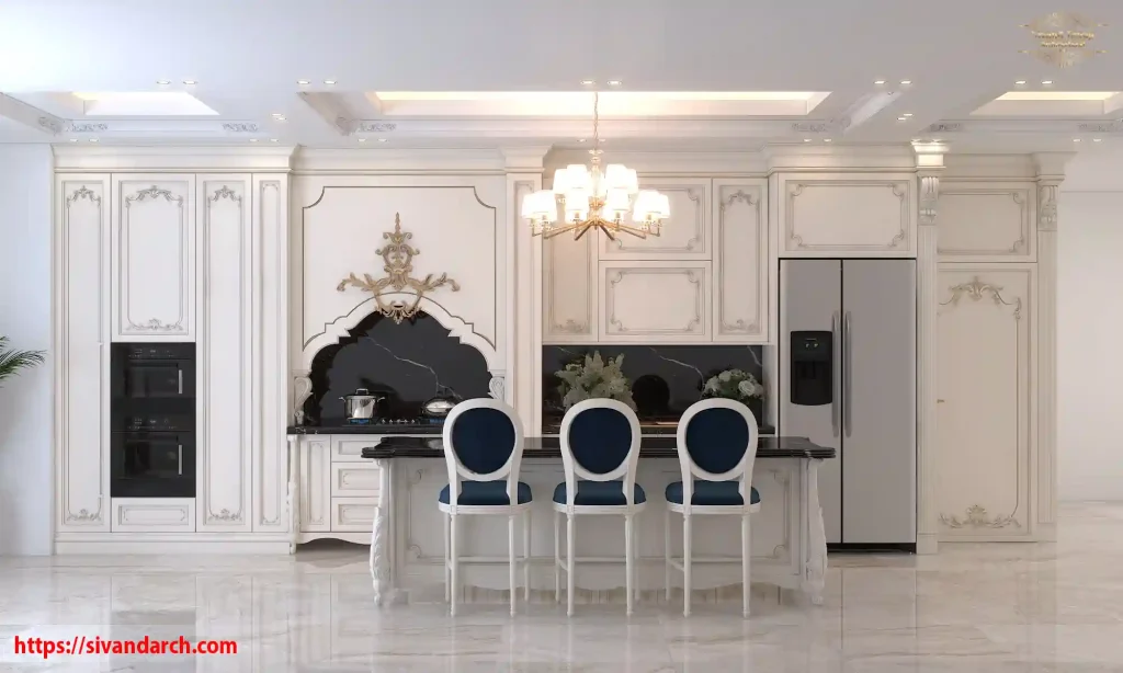 آشپزخانه با کابینت کلاسیک لاکچری سفید با جزیره، لوستر سقفی و صندلی‌های سلطنتی آبی